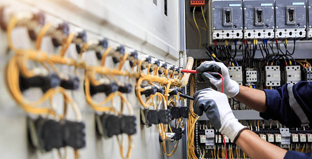 Professional Electrician technician working in Cascade, IA